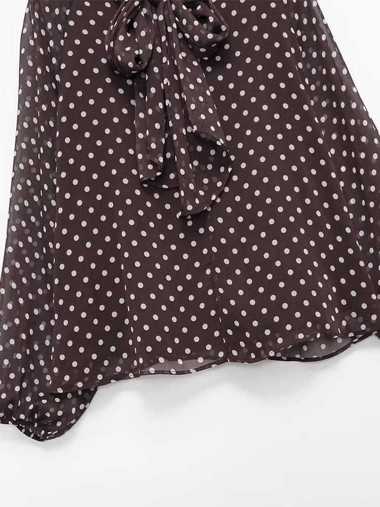 Blusa de lunares con lazo en el cuello