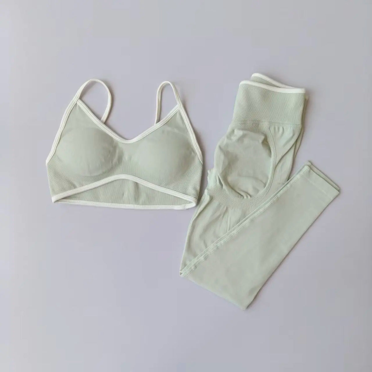 Conjunto deportivo de 2 piezas: top y mallas push-up