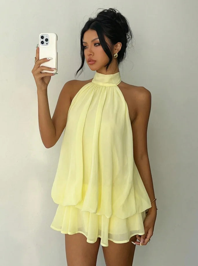 Vestido halter con espalda descubierta y lazo