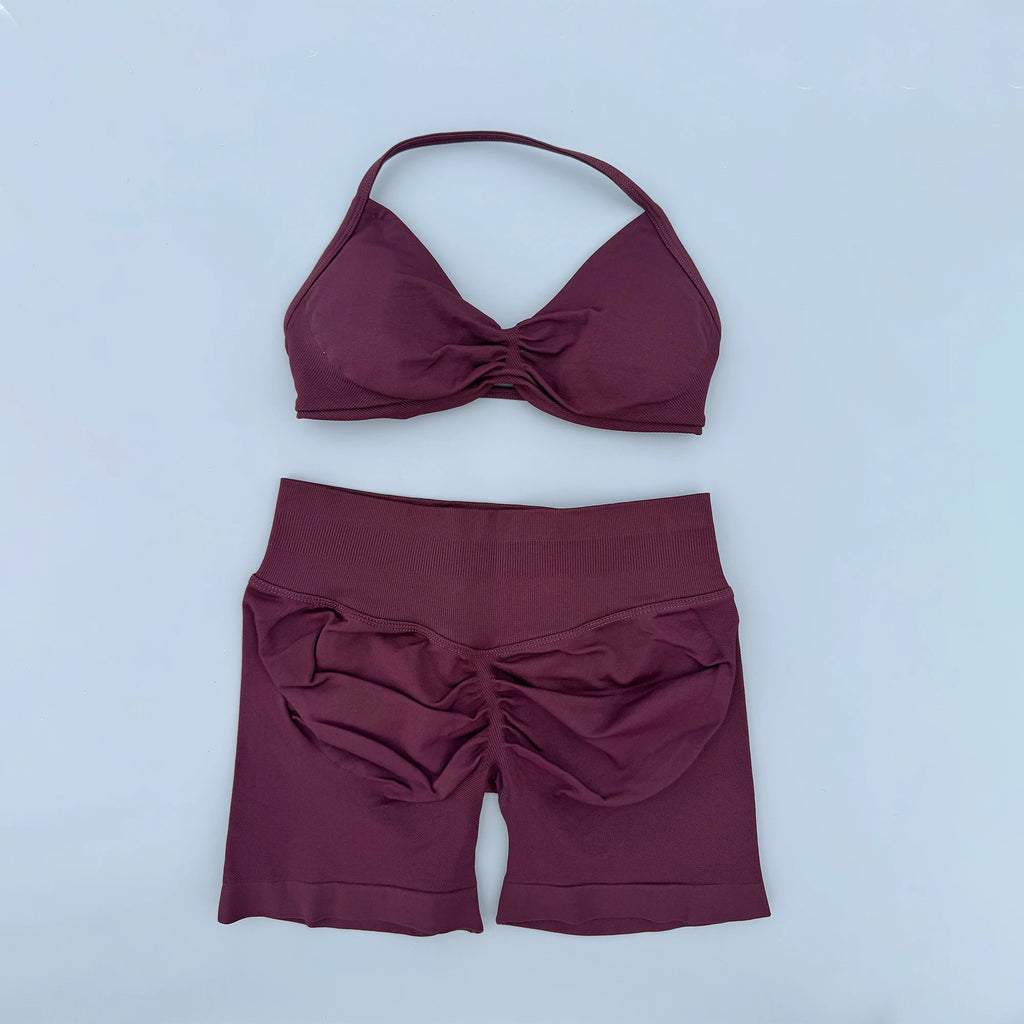 Conjunto deportivo sin costuras: top halter y short