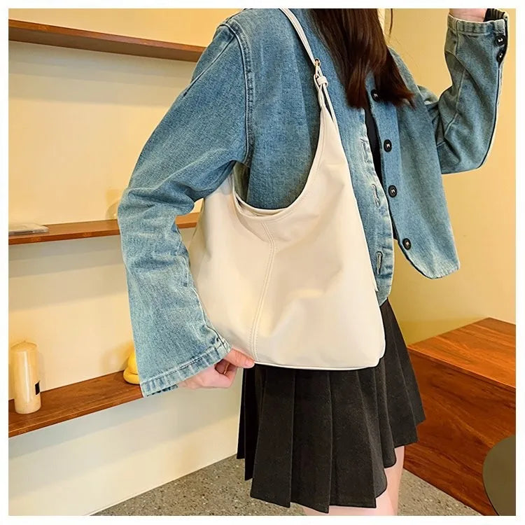 Bolso hobo de piel sintética suave