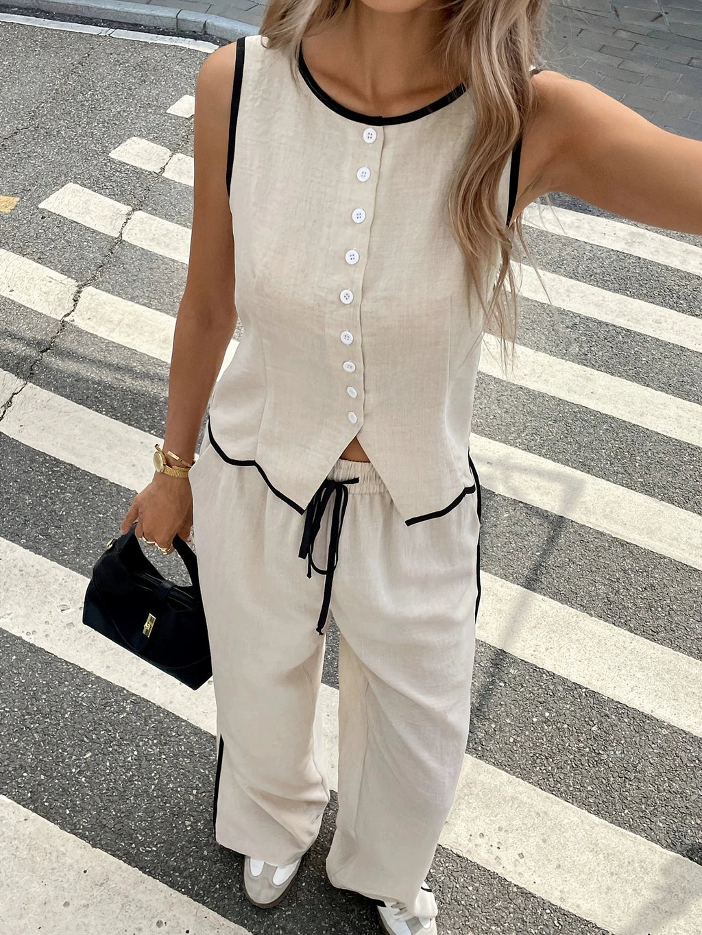 Conjunto de chaleco y pantalón ancho con cordón