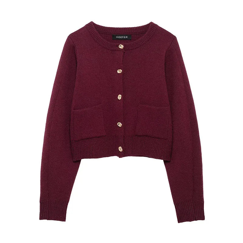 Conjunto de punto: chaqueta con botones y minifalda
