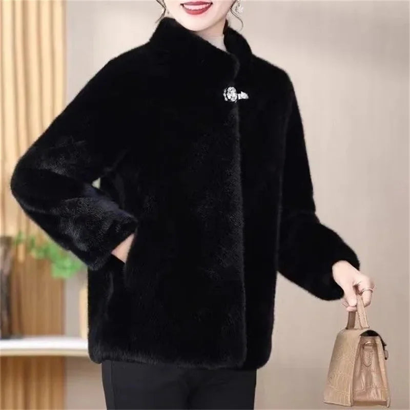 Chaqueta corta de efecto pelo con cuello alto