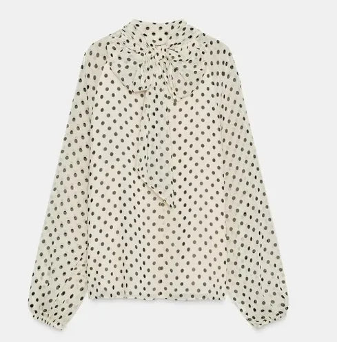 Blusa de lunares con lazo en el cuello