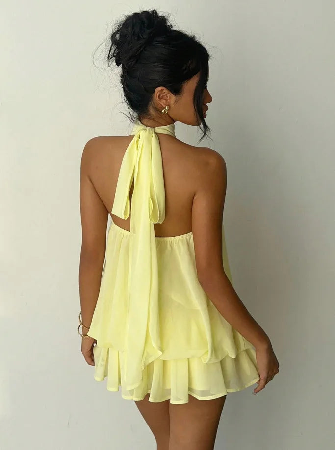 Vestido halter con espalda descubierta y lazo