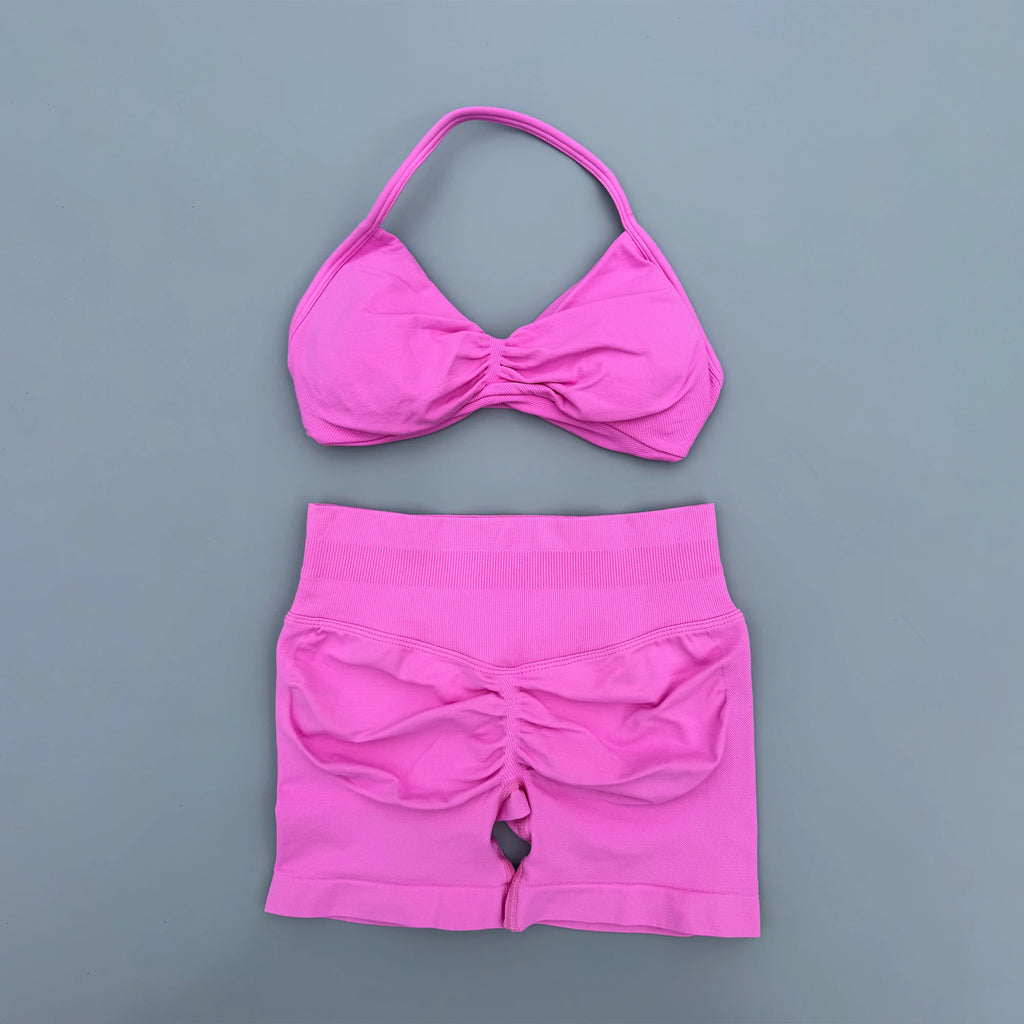 Conjunto deportivo sin costuras: top halter y short