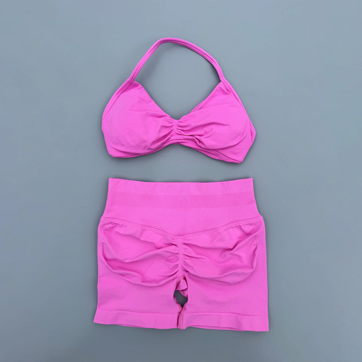 Conjunto deportivo sin costuras: top halter y short
