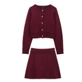 Conjunto de punto: chaqueta con botones y minifalda