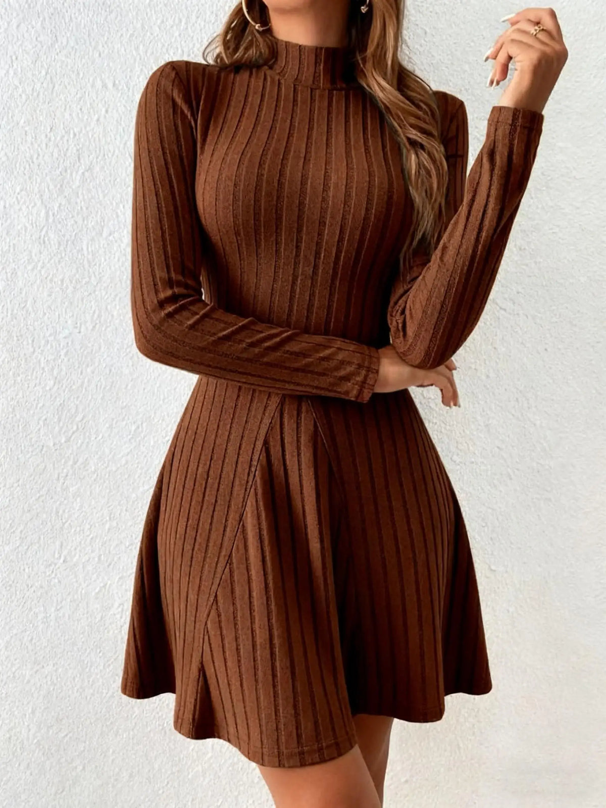 Vestido de punto entallado con falda evasé