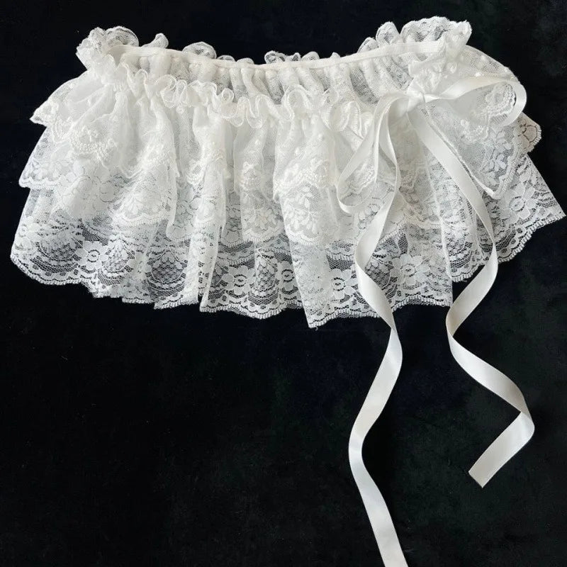 Falda corta de tul con encaje