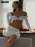 Conjunto blanco de top con volantes y minifalda