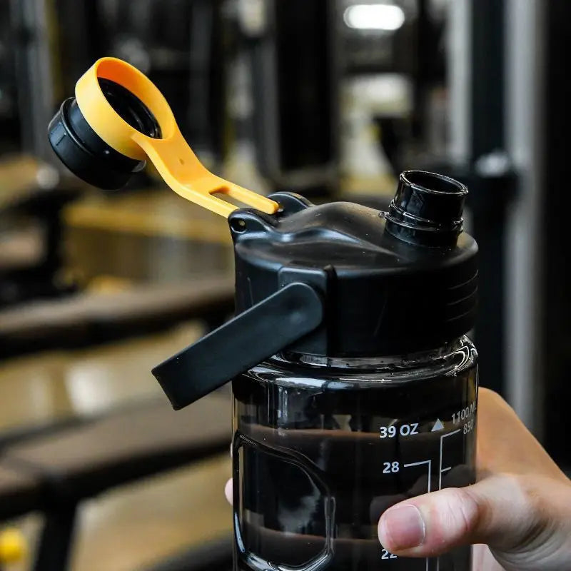 Botella de agua deportiva de gran capacidad