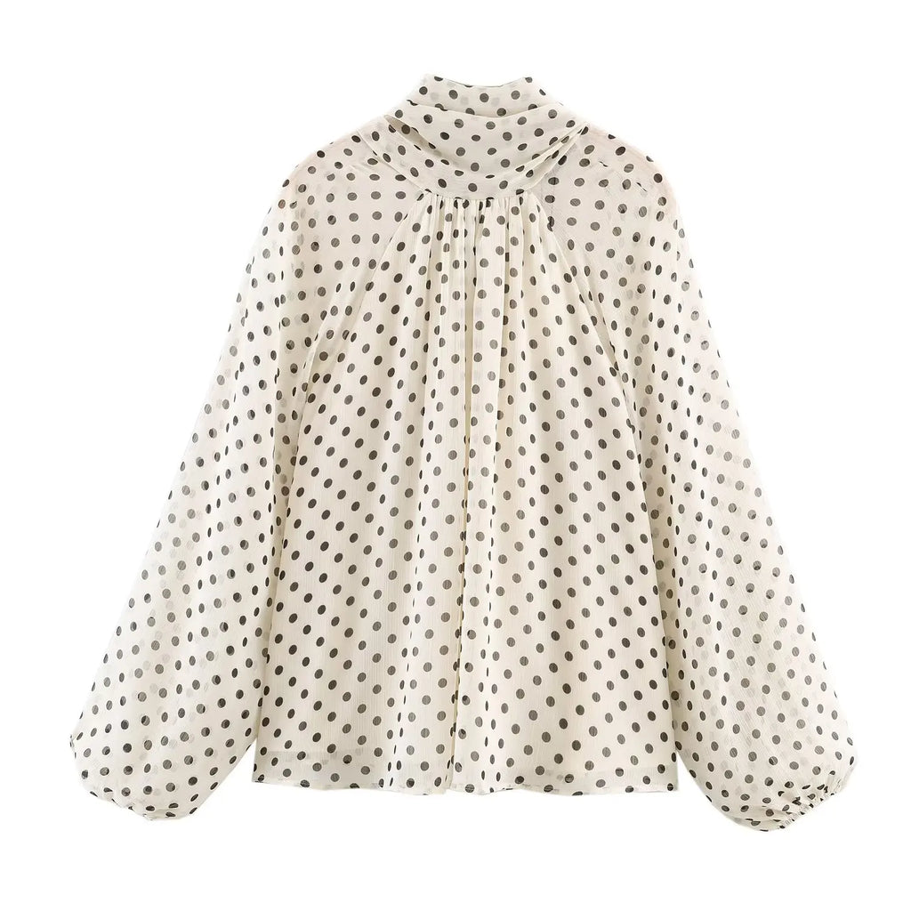Blusa de lunares con cuello alto