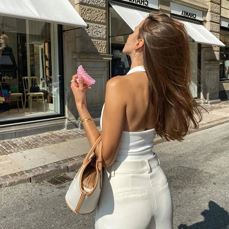 Top corto halter de canalé con espalda descubierta