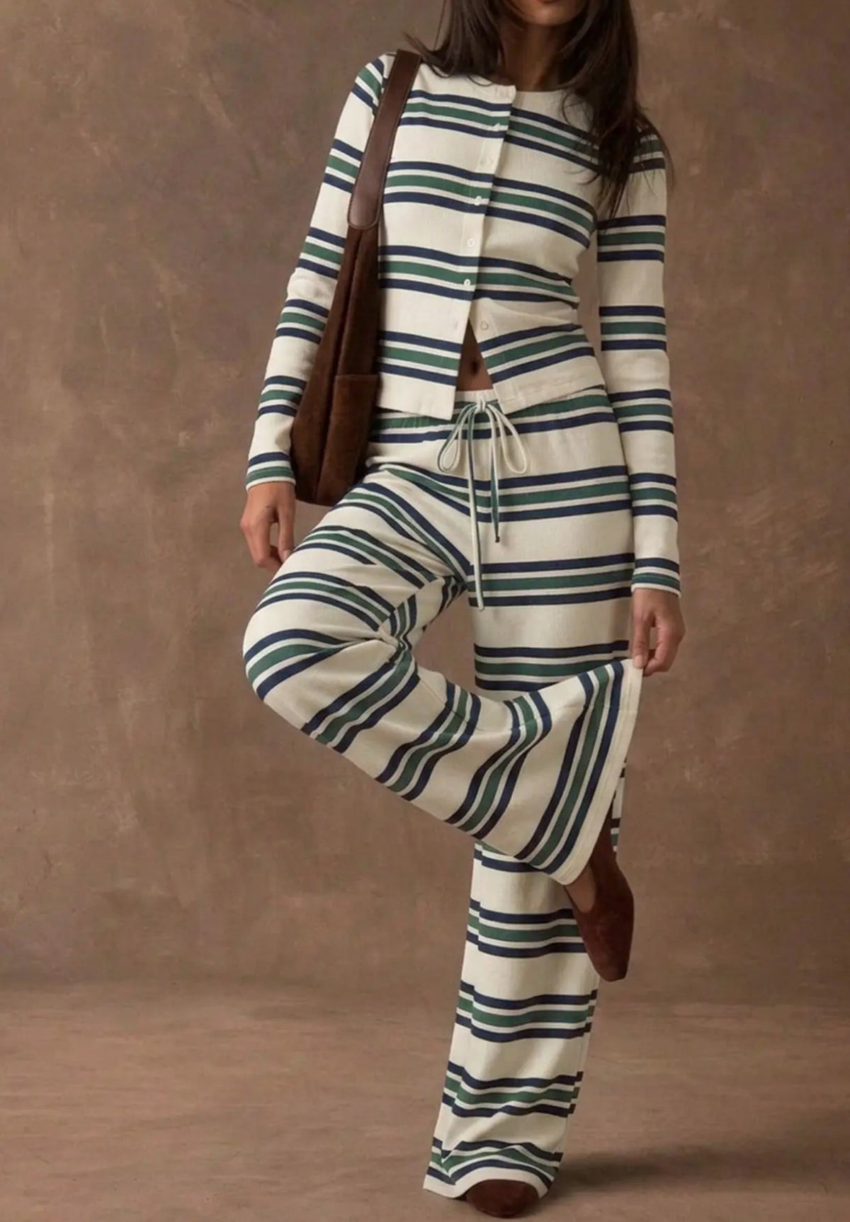 Pijama retro de rayas con pantalón ancho