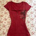 Camiseta con cuello pico y estampado abstracto
